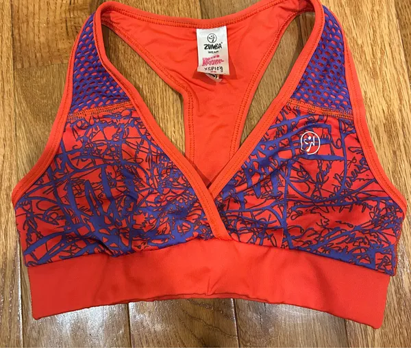Zumba officials Zumba Scribble V-Bra in "Rev Me Up Red With Z-Dri technology XS - Image 6