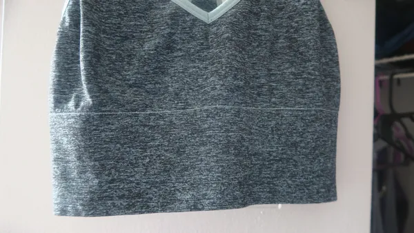 PINK Victoria's Secret seamless lightly lined sport sports bra sparkly pink on straps in gray and blue size medium. - Image 3