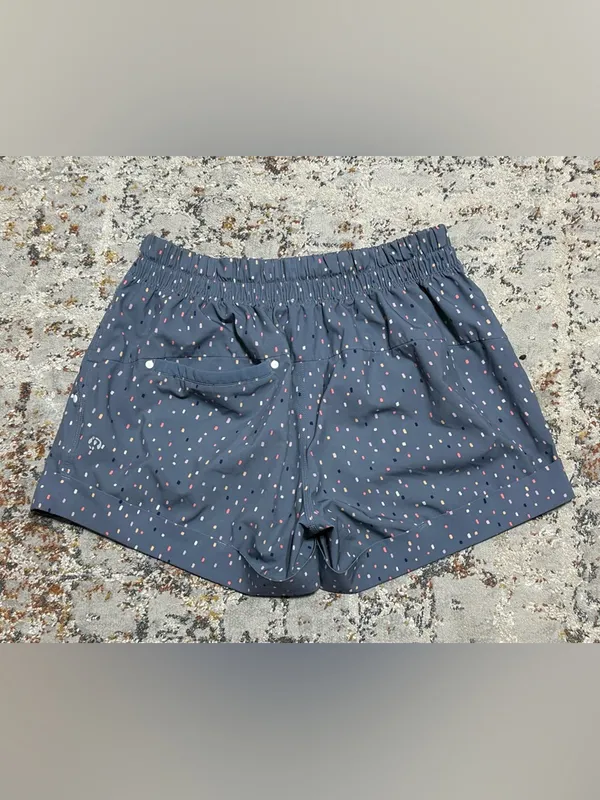 Lululemon Spring Break Away Shorts
Confetti Cake Multicolor size 6 blue - Image 3
