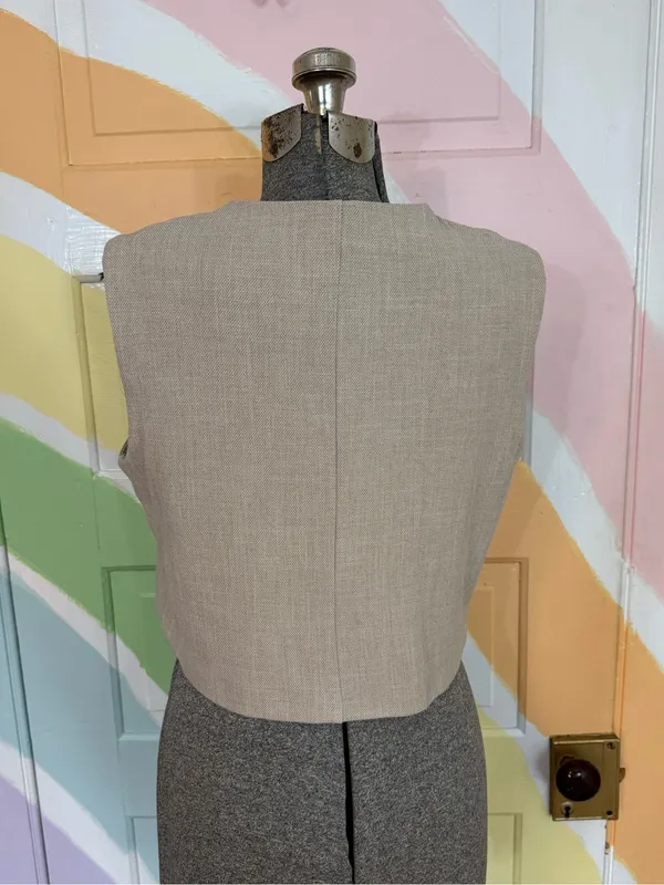 Maison d’Amélie Cream Cropped Button-Up Vest French Chic Minimalist Sz 8 💛🍄 - Image 4