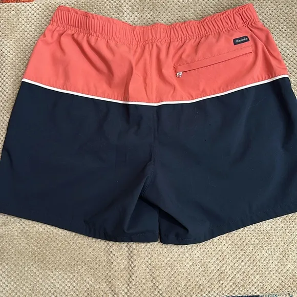 Abercrombie and Fitch Men’s swim suit navy and coral 5 inch looks new - Image 3