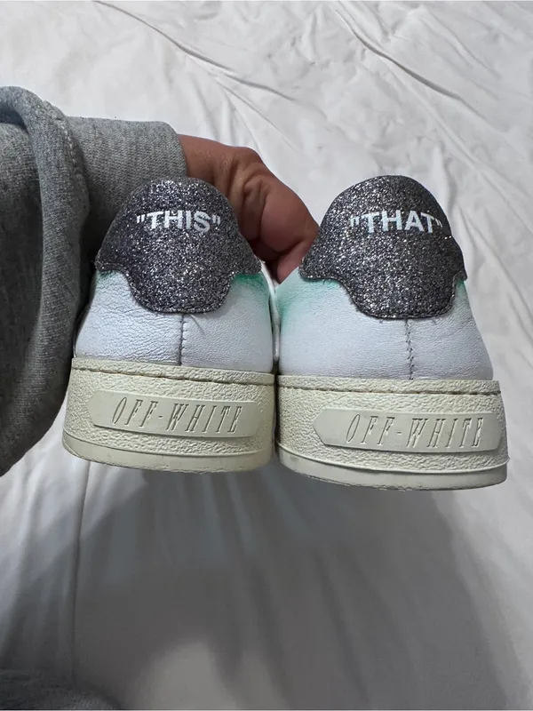 Off-White White & Gray Low-Top Sneakers w/ Silver Glitter Arrow Accent - Size 40 - Image 3