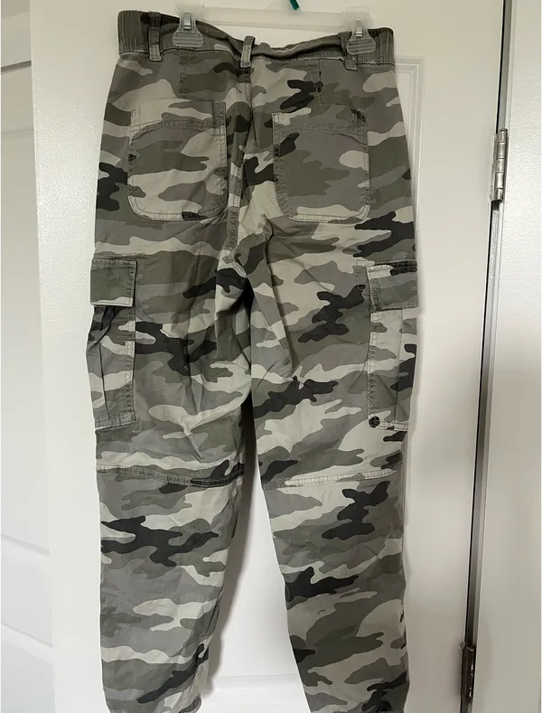 American Eagle Camo Pants  - Image 4