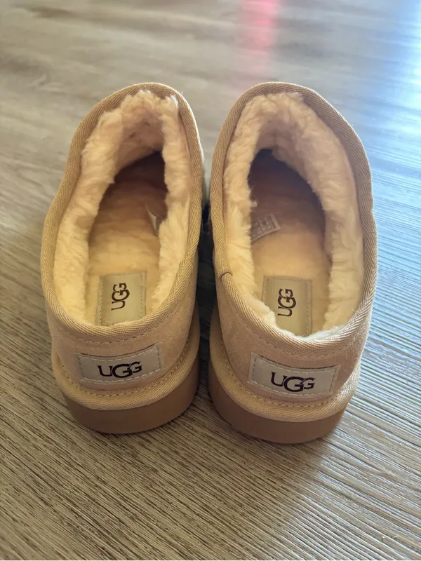Women’s UGG classic slipper - Image 8