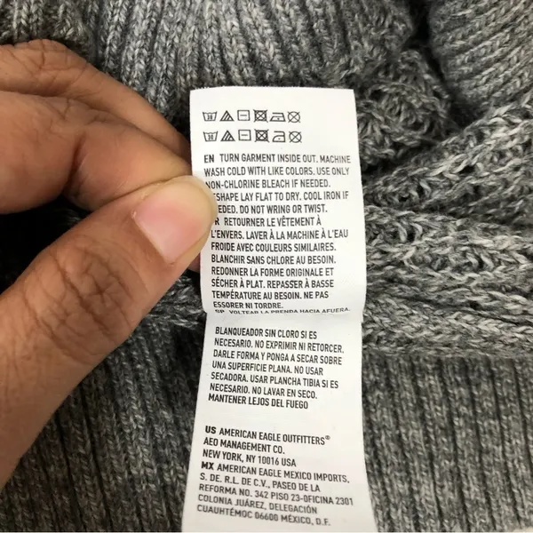 American Eagle Gray V-Neck knit Sweater Size Large wool blend - Image 10