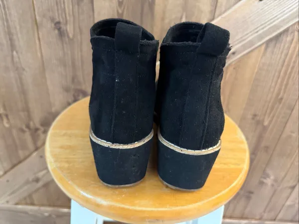 Boutique by Corkys Women’s Size 7 Black Faux Suede Wedge Ankle Booties - Image 4