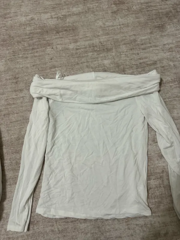 Aritzia babaton off the shoulder long sleeve top size medium - Image 2