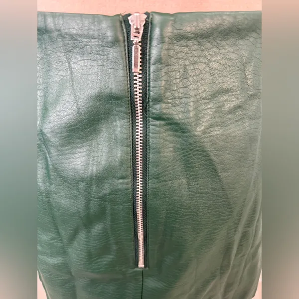 Harper Heritage Elegant Green Leather Mini Skirt - Image 5