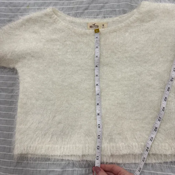 Hollister Cropped Fuzzy Sweater Medium‎ - Image 5