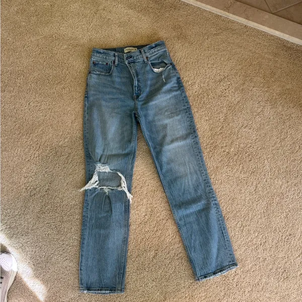 Abercrombie & Fitch 90s Straight Ultra High Rise Light Blue Jeans - Image 6