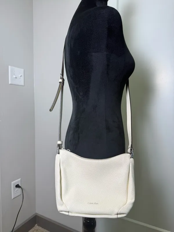 Calvin Klein White Pebbled Leather Crossbody Bag Purse Zip Top Neutral Versatile - Image 2