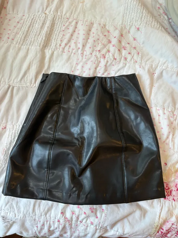 Abercrombie and fitch black leather mini skirt - Image 2