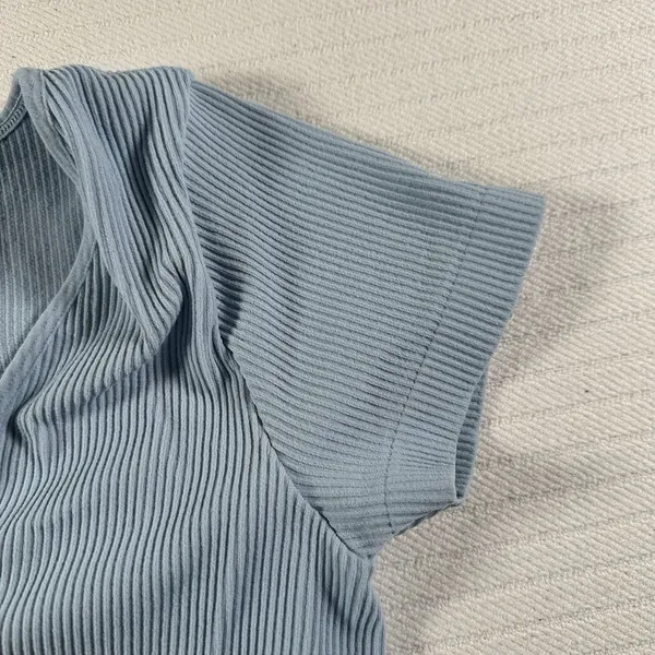 Garage Juniors Medium Blue Ribbed Crop Top V Neck Short Sleeve Stretch - Image 3