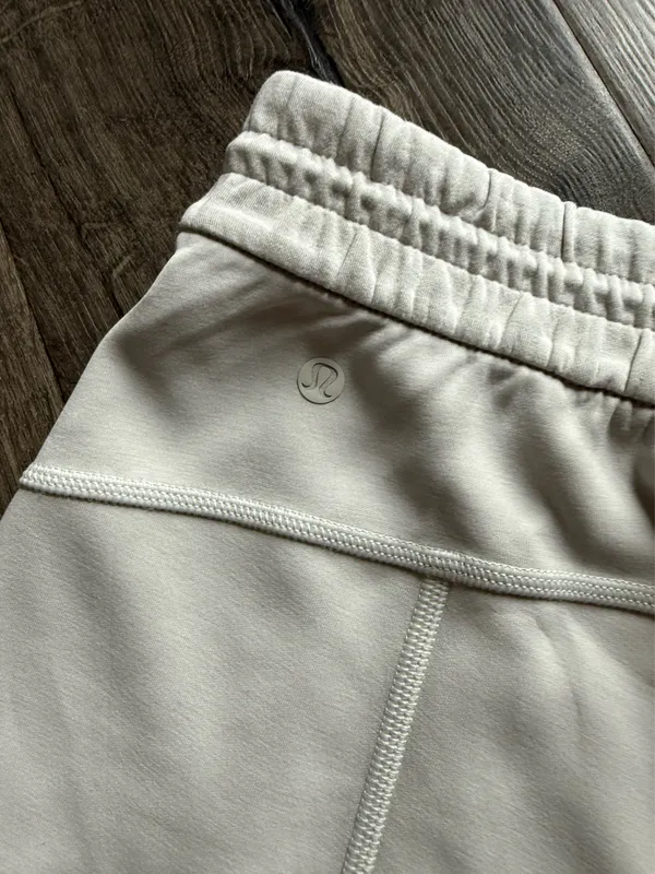 Lululemon Softstreme Shorts 4" - Image 3