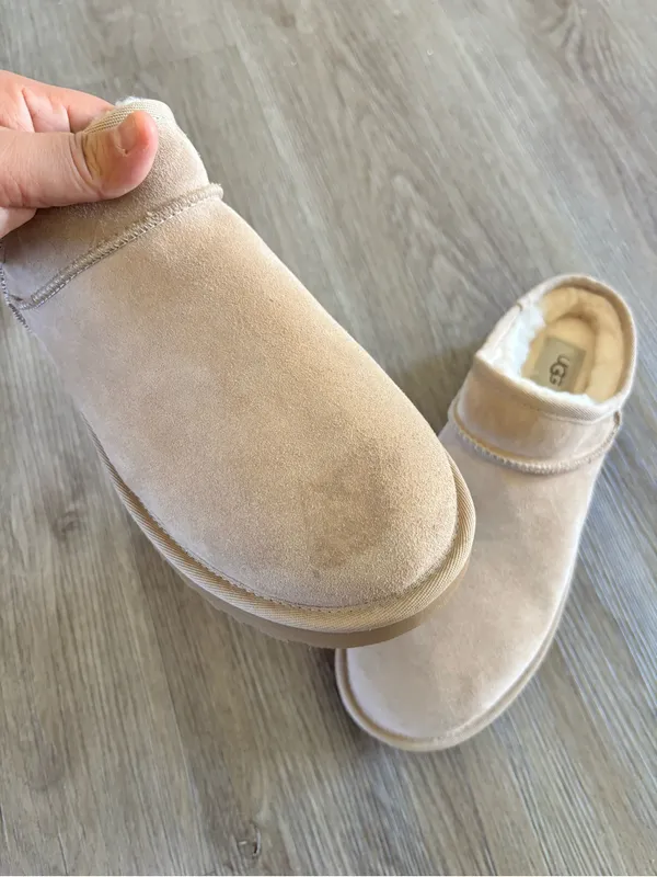 Women’s UGG classic slipper - Image 4