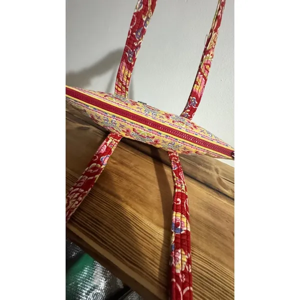 Vera Bradley Like Small Quilted Tote Bag Red Floral Paisley‎ Mesa Red Zipper Handbag - Image 3