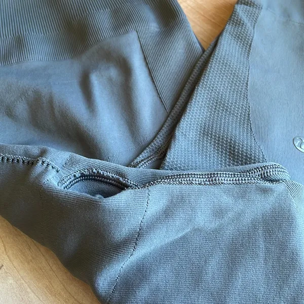 Lululemon Grey Crop Seamless Leggings 12 Activewear Workout - Image 5