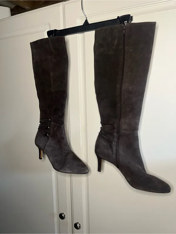 Y2K Antonio Melani Brown Suede Knee High Heeled Boots - Image 3