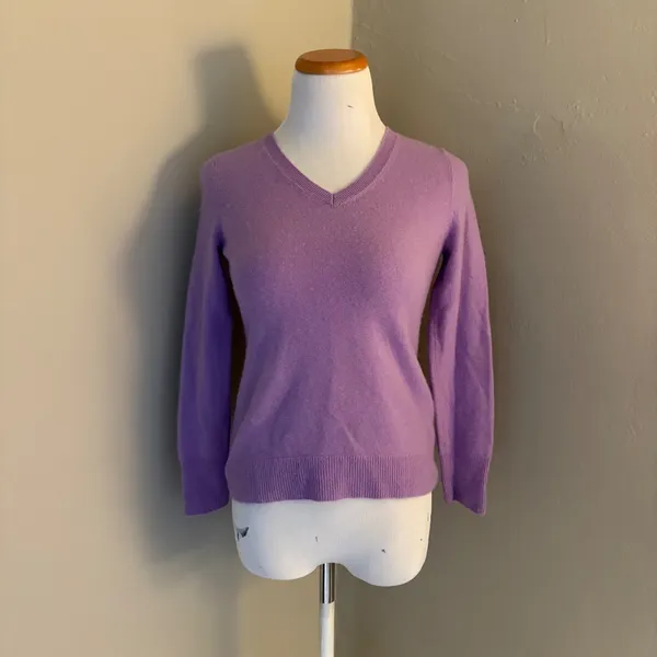 100% Cashmere Alex Marie Sweater Medium Purple V-Neck Long Sleeve Pullover - Image 2