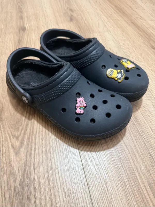 Crocs Classic Lined Clog Black Fuzzy Women's 8 Men's 6 Unisex Clogs + Charms - Image 2