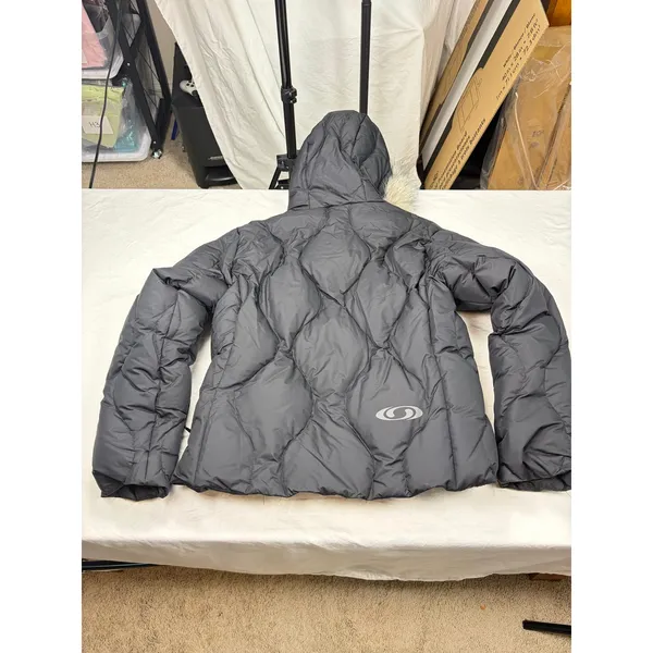 Salomon women black short puffer coat, fur lined hood. Size S. down filled. - Image 7