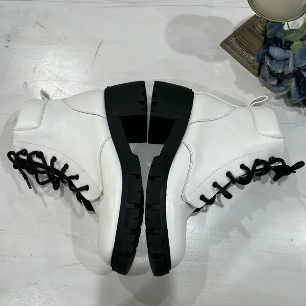 Forever 21 white‎ faux leather with black laces boots size 8 - Image 6