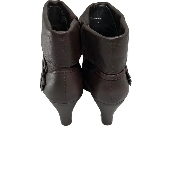 St. Johns Bay Womens 9M Brown Leather Ankle Boots Stacked Heel & Buckle Details - Image 5