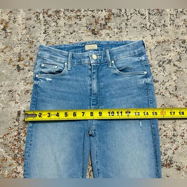 MOTHER High waisted Looker ankle fray jeans size 26 - Image 5
