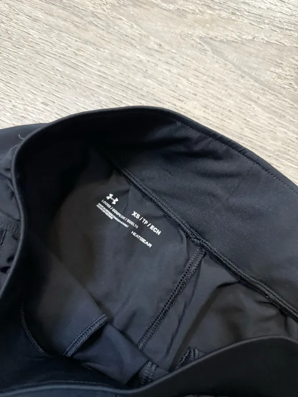 •UNDER ARMOUR• RUNNING SHORTS - Image 4