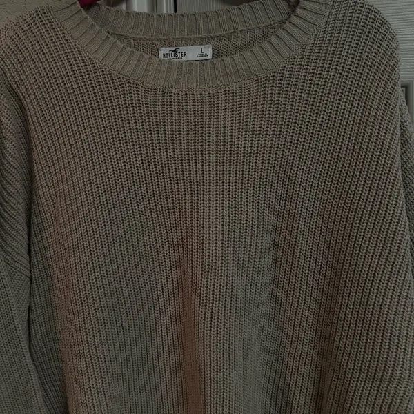 Hollister Cozy Beige Sweater - Image 2