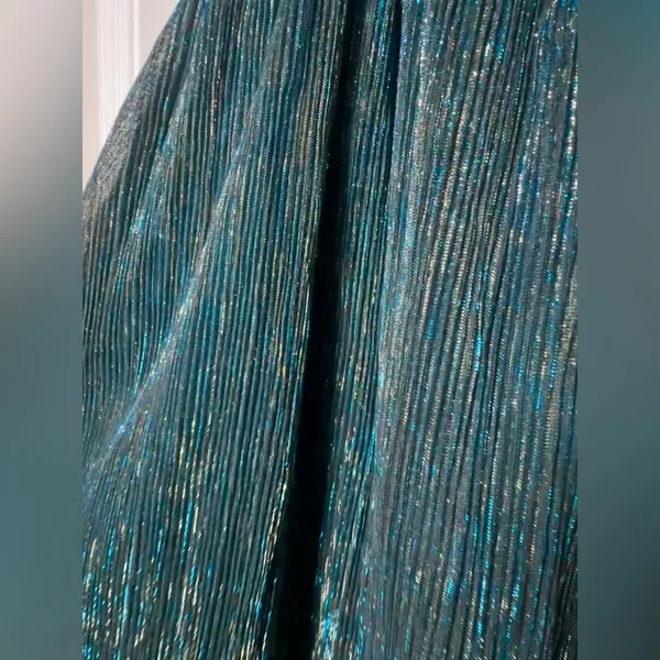 NWT Crystal Sky Deep V-neck Pleated Sparkle Iridescent Women’s Cocktail Dress LG - Image 3