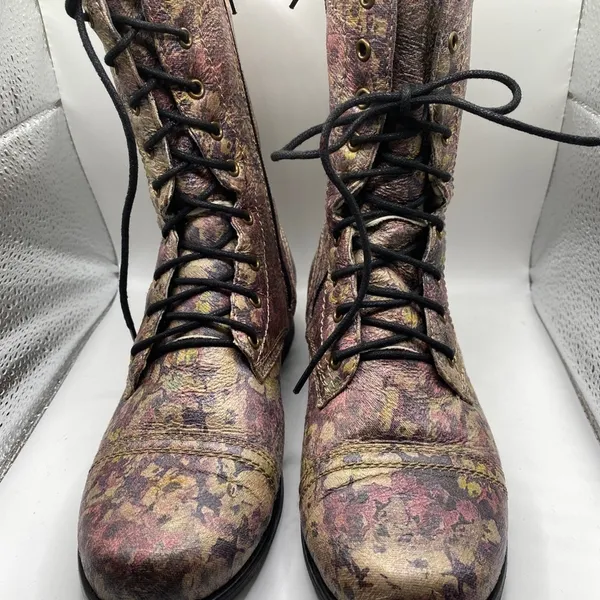 Heritage Women's Floral Boots Size 7.5 with zipper and lace - Image 4