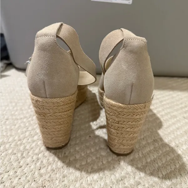 NWOT Marc Fisher Wedge Sandals - Image 5