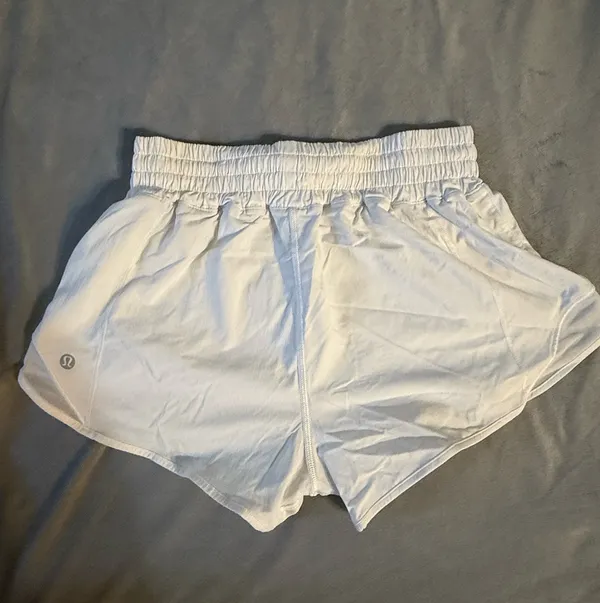 Lululemon Shorts Hotty Hot 2.5" - Image 2