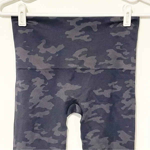 Spanx Women's Look At Me Now Seamless‎ Leggings Camo Black Gray Size Medium - Image 2