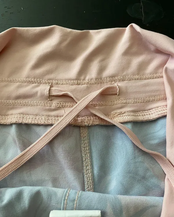 Roxy Pink and blue shorts, drawstring waist, excellent condition, size small Measurements: Waist: side to side 13-14 inches Rise: 9 inches Inseam: 2 inches - Image 5