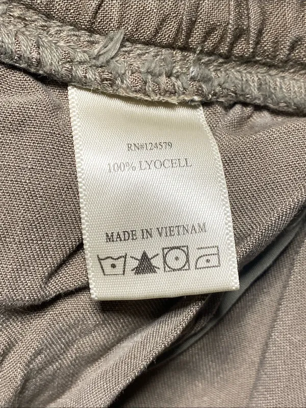 Sneak Peek Women's Cropped Pants - Olive - Image 4