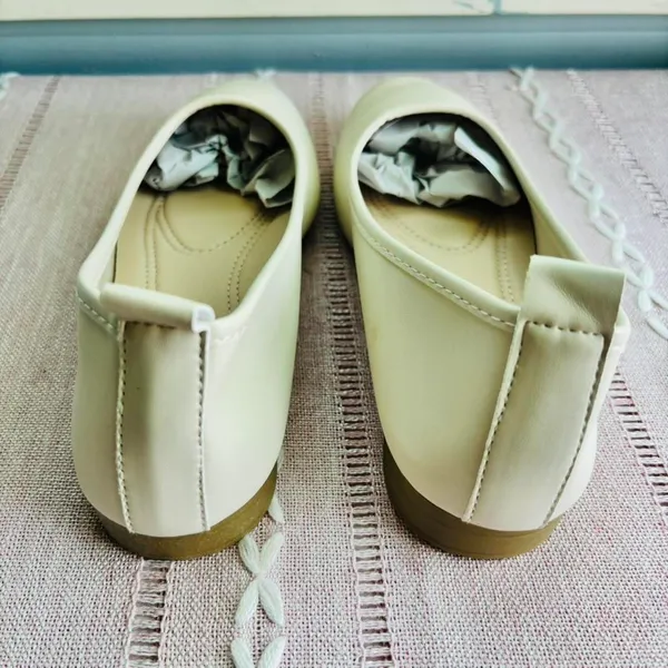 Flat Shoes For women White Size 6 - Image 3