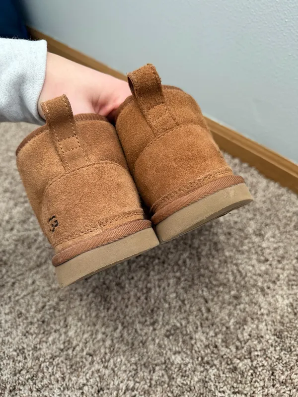 UGG Neumel Boots Women’s Chestnut - Image 5