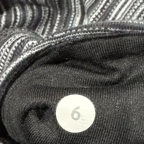 Lululemon Grey Striped Chaturanga Leggings Women’s 6 - Image 2