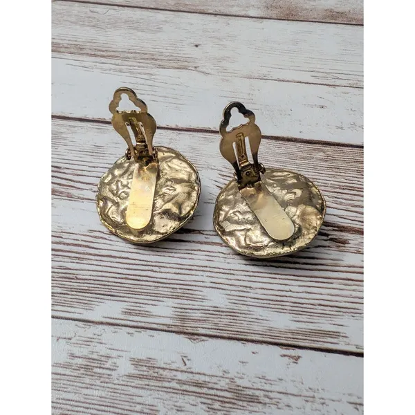 Vintage Clip On Earrings - 1" Gold Tone Wavy with Red Center - Image 3