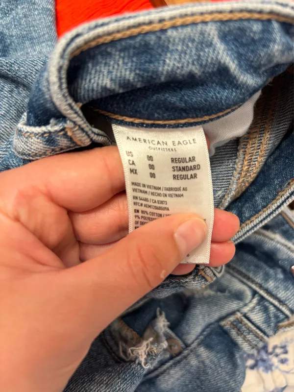 American Eagle Jeans - Image 3