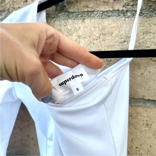 Superdown Revolve One Sleeve Long Sleeve White Bodysuit Size Small - Image 5