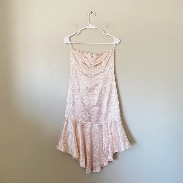 NWT Lulu’s True Romance Light Pink Floral Satin Jacquard Strapless Dress - Image 5