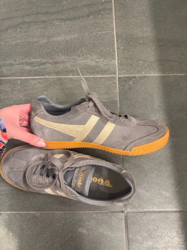 Gola Sneakers Gray Size 8 - Image 2