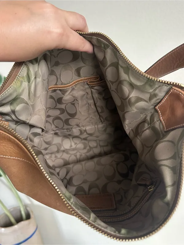 Vintage Coach Legacy 9325 Medium Slim Hobo Duffle Sac Bag in Cognac Leather - Image 3