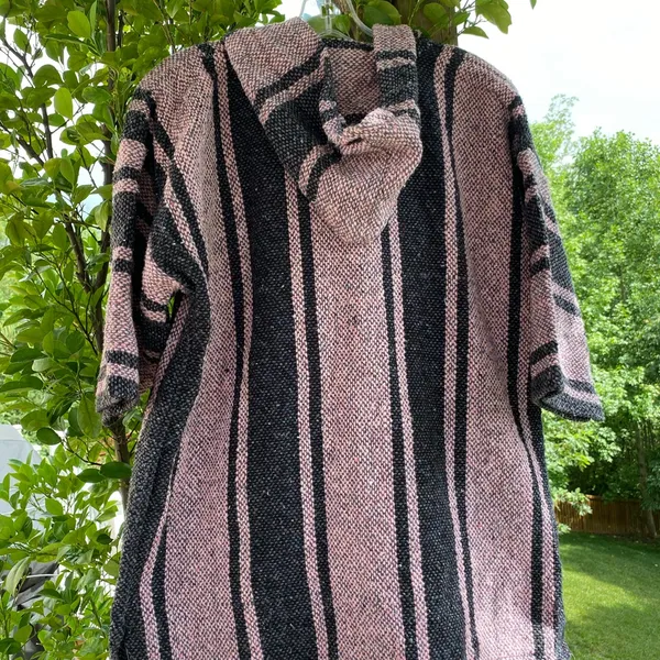 Vintage 5Focus Cotton Blend Pink & Gray Short‎ Sleeve Mexican Baja Poncho - Image 2