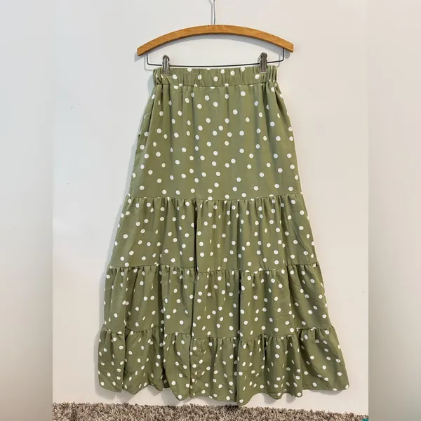 LULU'S | Green Tiered Maxi Skirt for Casual Resort‎ Wear Size XS - Image 3