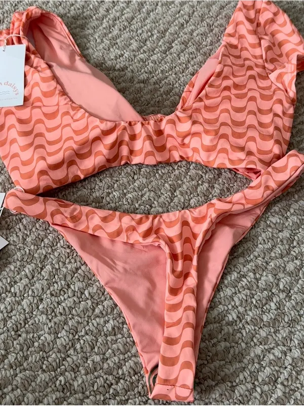 Dippin' Daisy's Peach and Orange Wave-Print Bikini Set - Image 7