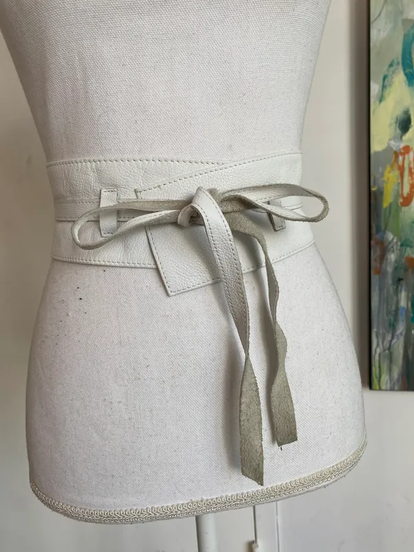 Guess White Leather Waist Belt Size Small - Image 4